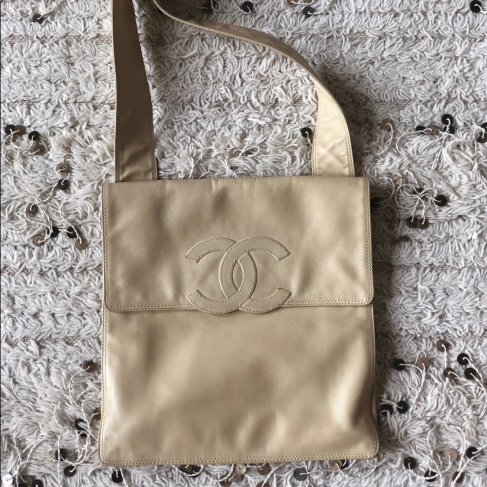 Chanel Beige Boho Leather Crossbody Satchel Messenger Bag Vintage AUTHENTIC